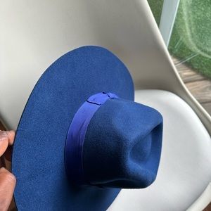 URBAN OUTFITTERS JO FEDORA RANCHER
HAT NAVY BLUE